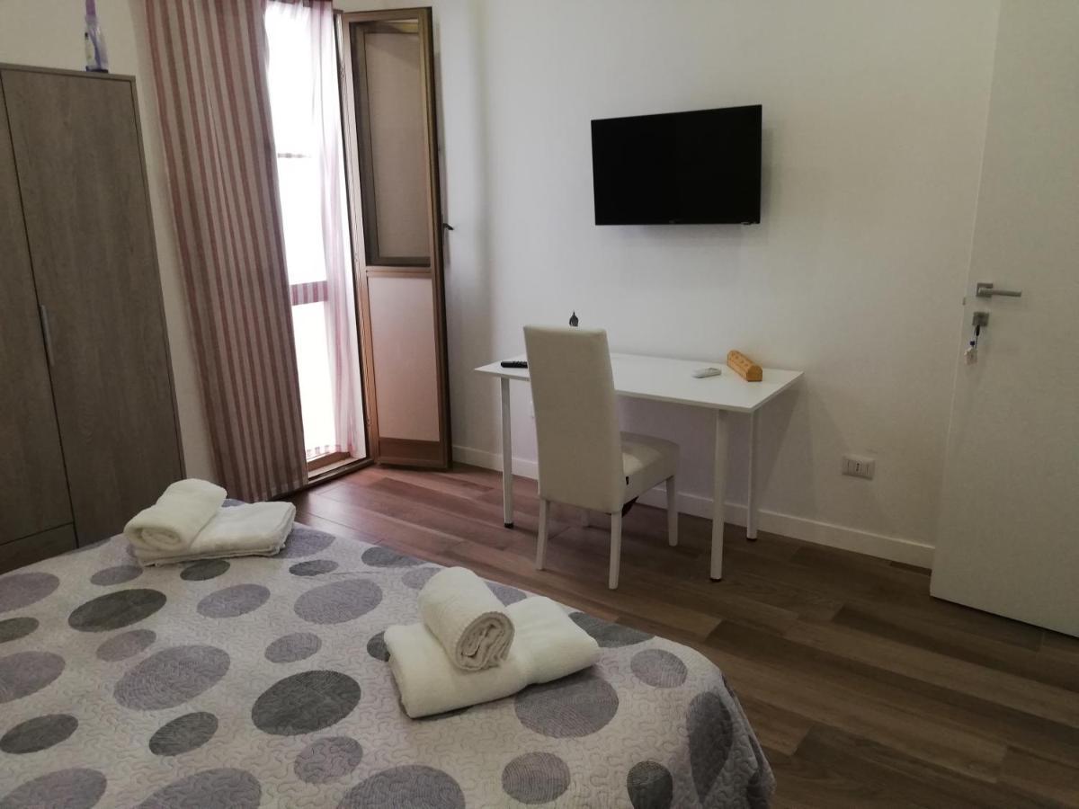 브린디시 Casa Di Edo B&B 외부 사진